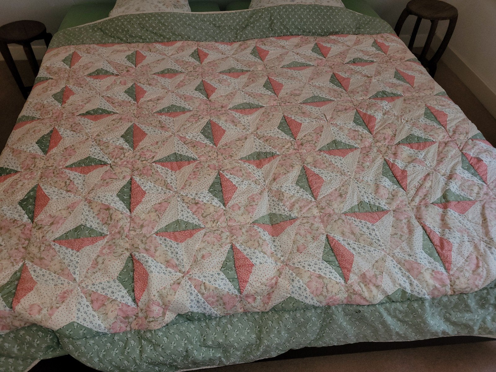 Quilt sprei 184 x 250 cm - Bloemen roze groen patchwork bed, Meerkleurig, Tweepersoons, Ophalen of Verzenden, Zo goed als nieuw