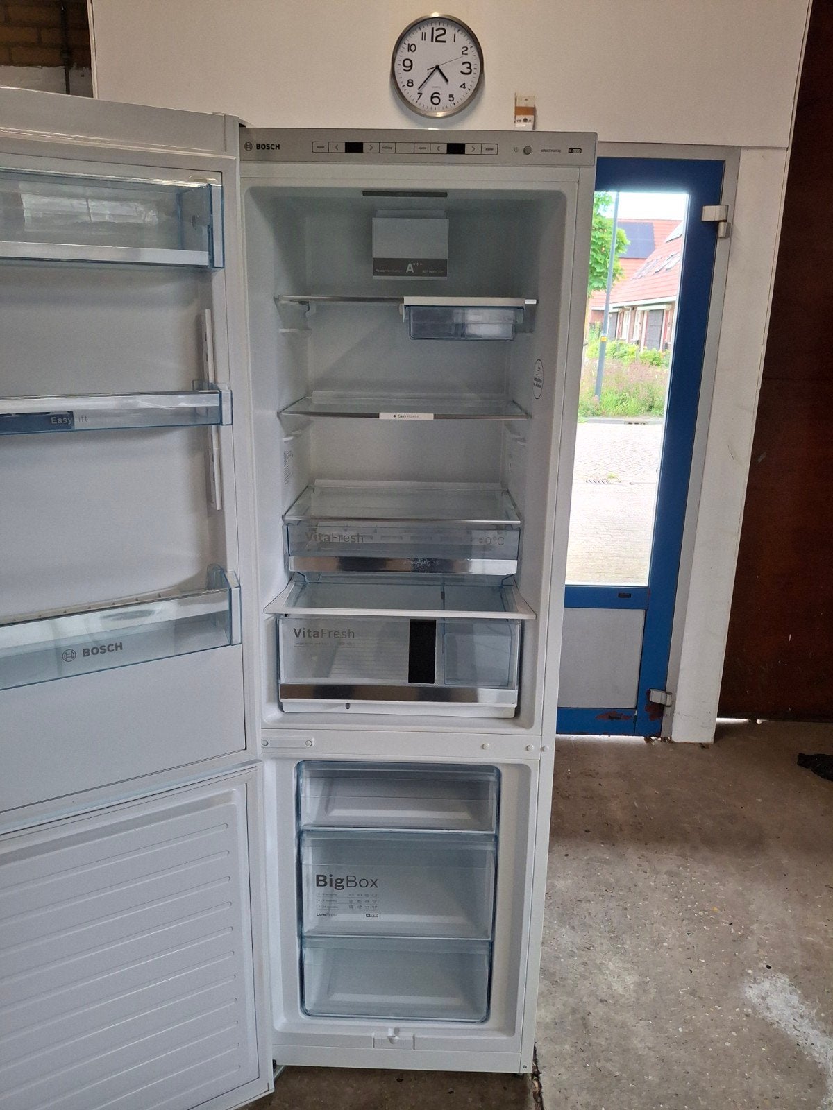 Bosch Koel-vriescombinatie met VitaFresh en BigBox, Bosch, Contact@bosch-home.com, 200 liter of meer, 60 cm of meer