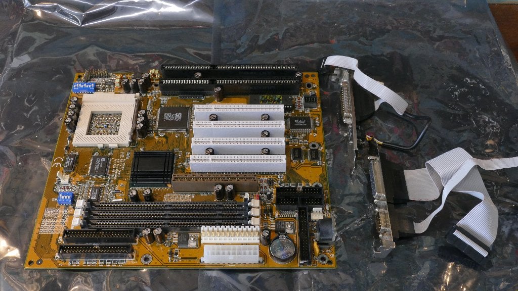 Gigabyte GA‑5SG100 v2.2 | Super Socket 7 | AGP/PCI/ISA, Ophalen of Verzenden