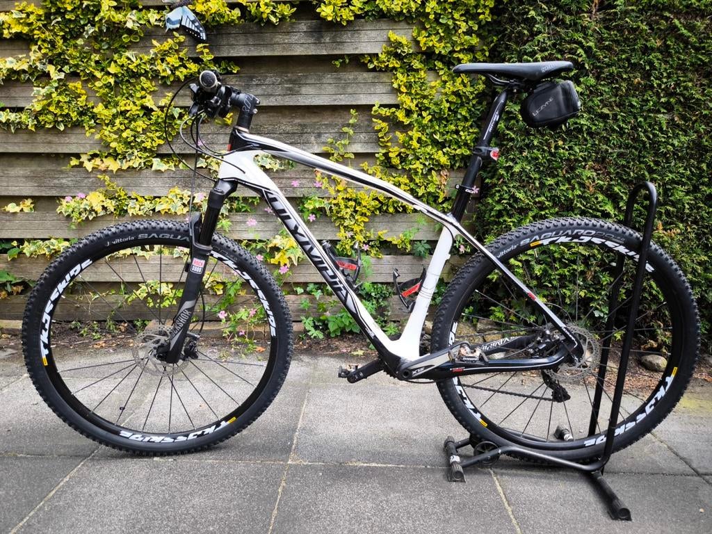 Olympia CSLX 29 Carbon Mountainbike - Zo goed als nieuw, Fietsen en Brommers, Fietsen | Mountainbikes en ATB, Ophalen, Zo goed als nieuw