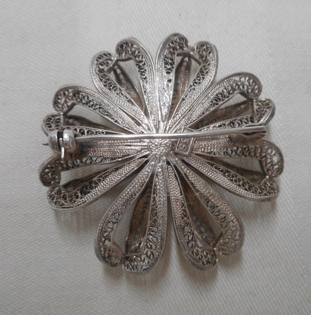 Zilveren vintage filigrain broche bloem nr.477, Sieraden, Tassen en Uiterlijk, Broches, 4 tot 7 cm, Verzenden, Zo goed als nieuw