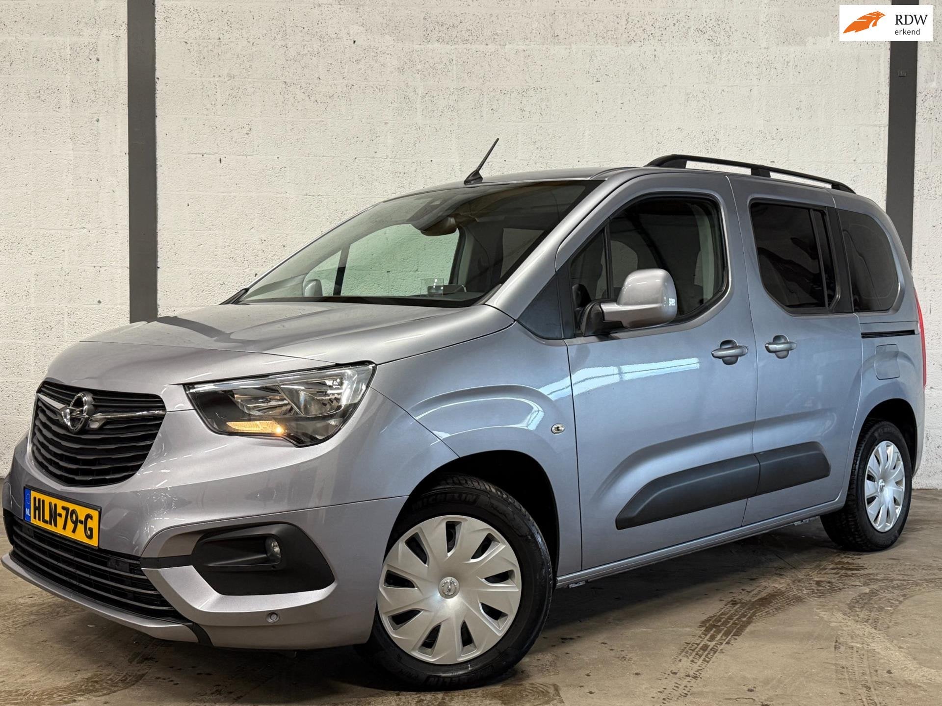 Citroen Berlingo 1.2 PureTech Shine Navi Carplay|Camera|Head, Auto's, Dealer onderhouden, Gebruikt, Zwart, 1199 cc