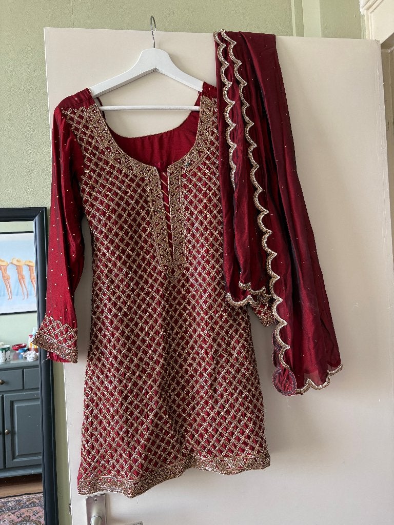 Sharara suit / punjabi suit, Ophalen of Verzenden, Zo goed als nieuw, Rood, Overige typen