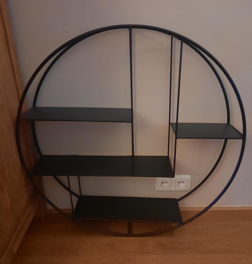 Metalen wandrek voor decoraties., Ophalen