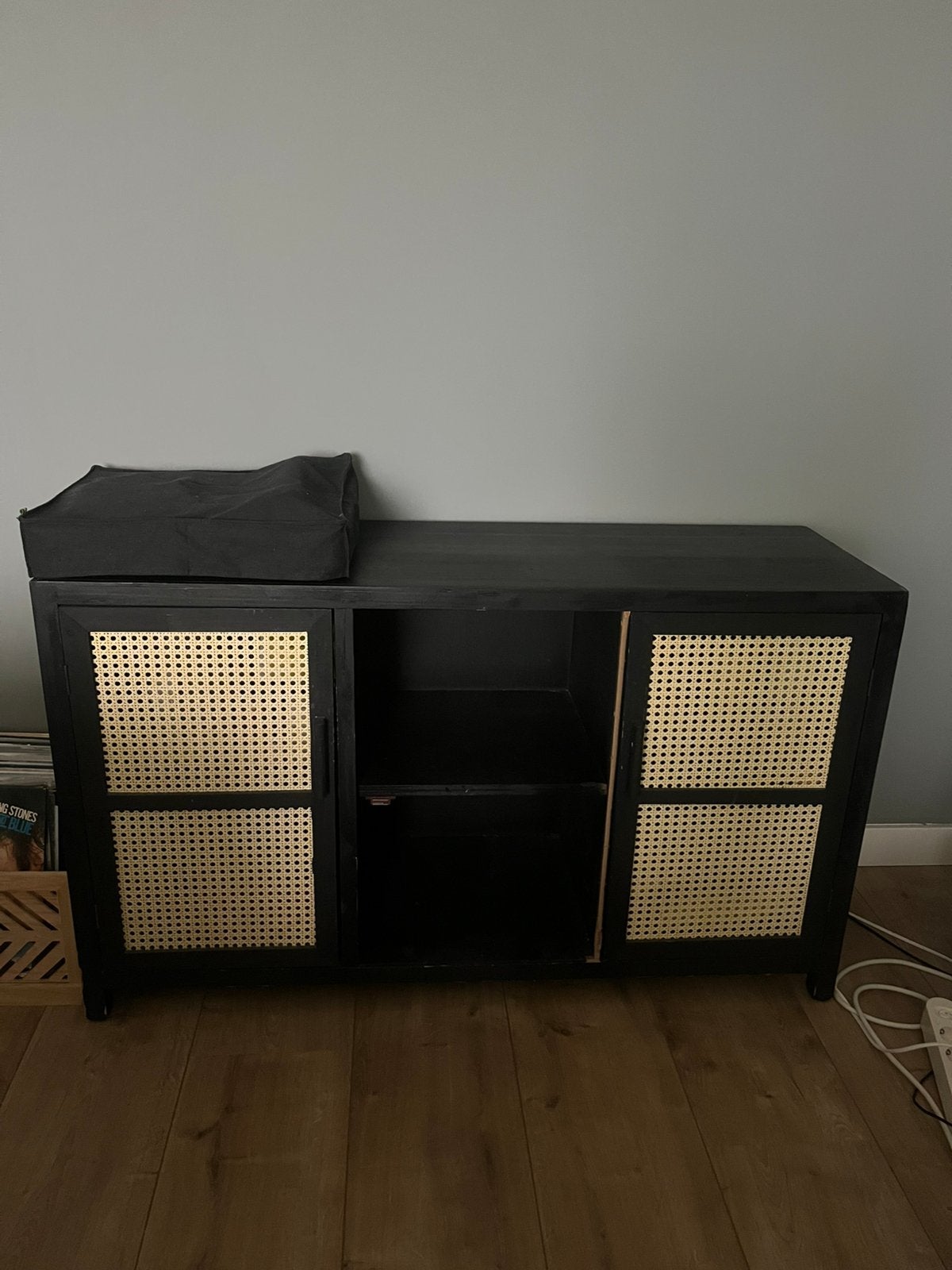 Rotan kast zwart, Huis en Inrichting, Kasten | Dressoirs, Ophalen, 100 tot 150 cm, 25 tot 50 cm, Gebruikt