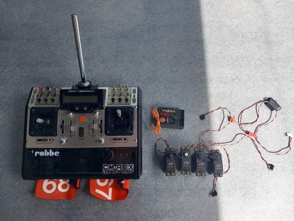 Oude Robbe zender met ontvanger en servo’s, Ophalen of Verzenden, Gebruikt