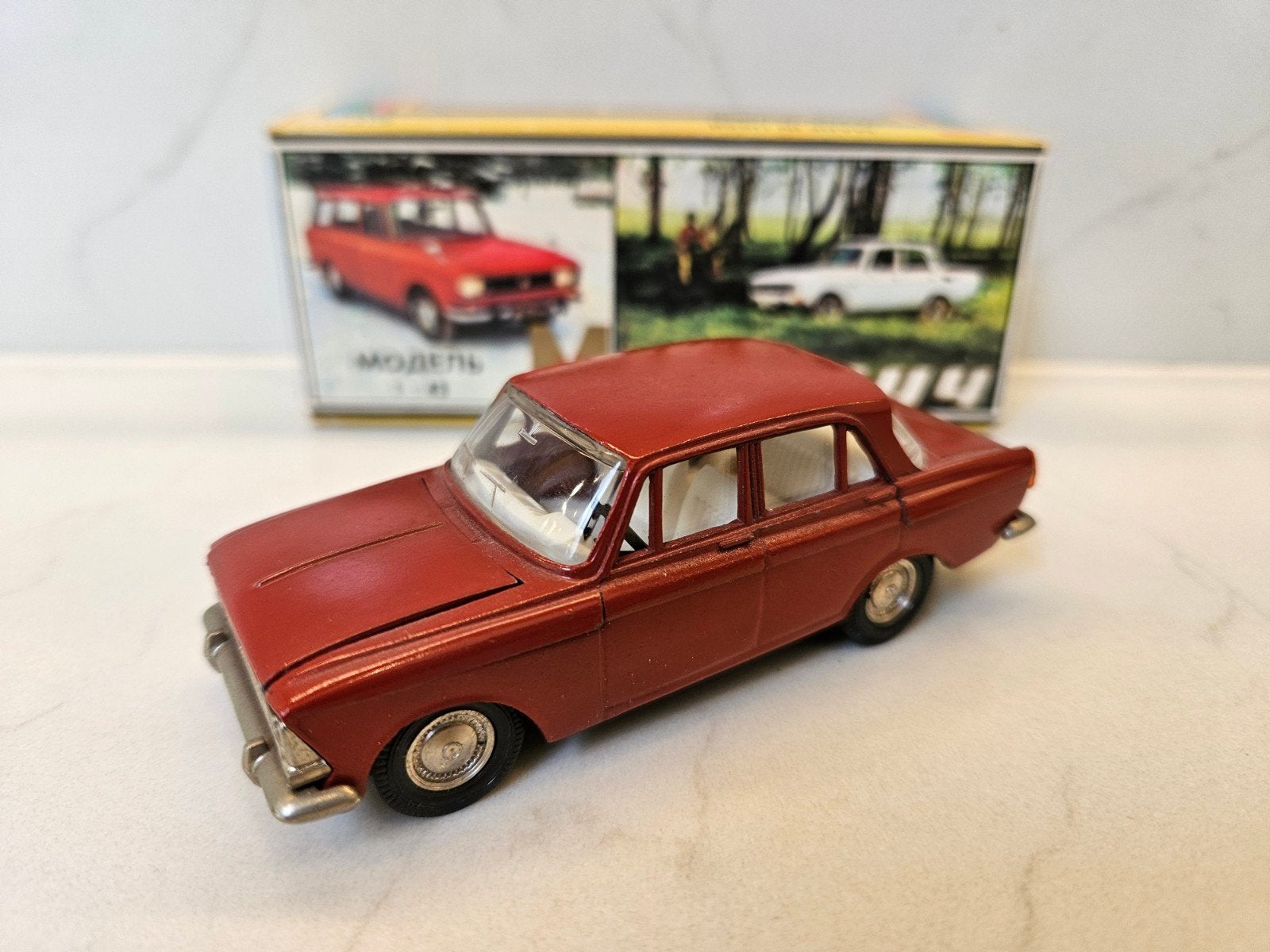 Moskvitch 412 schaalmodel uit de USSR NOVOEXPORT CCCP Sarato, Ophalen of Verzenden, Zo goed als nieuw, Auto