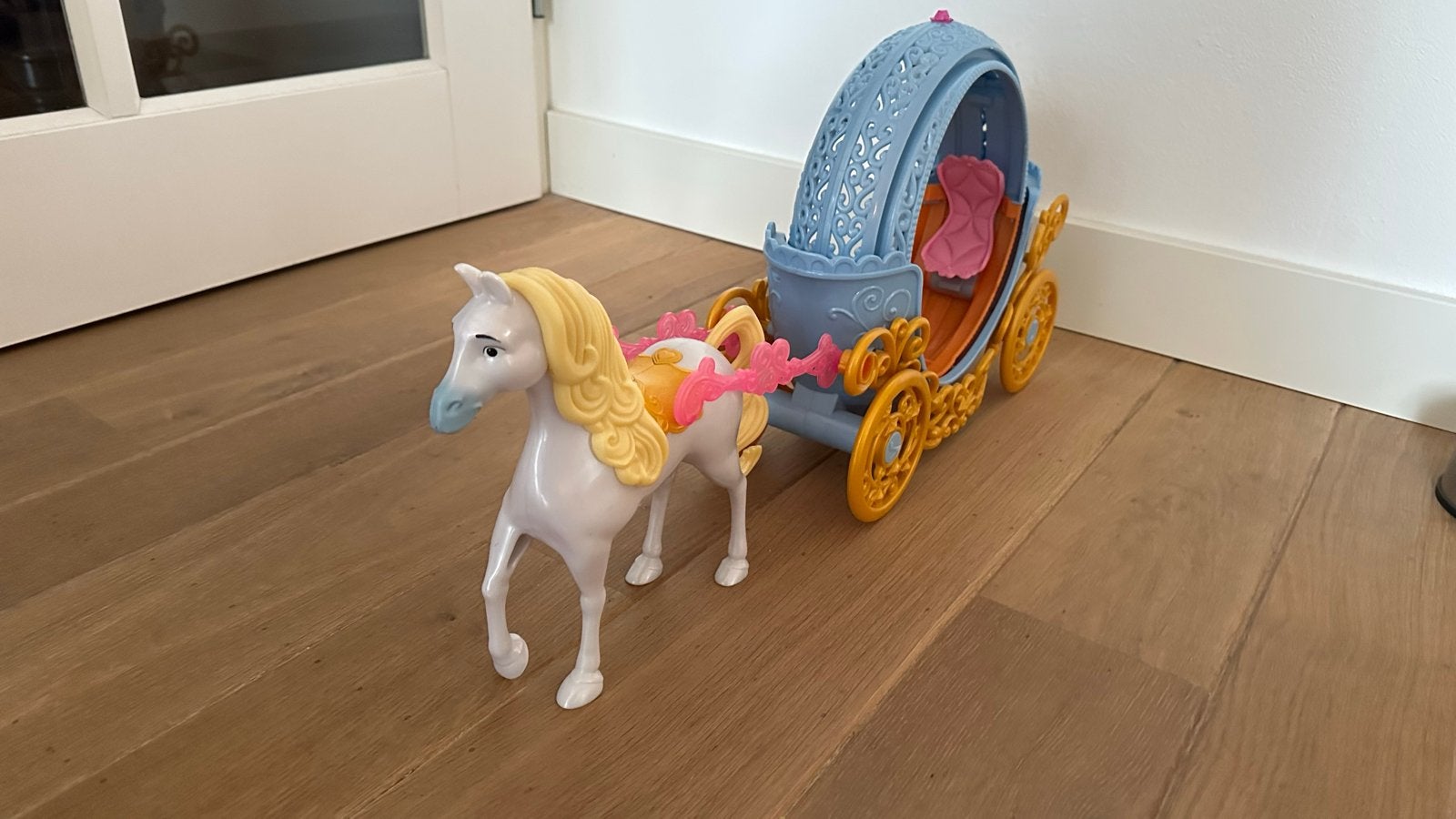 Assepoester Koets met Paard voor Barbiepoppen, Kinderen en Baby's, Ophalen of Verzenden, Zo goed als nieuw, Barbie