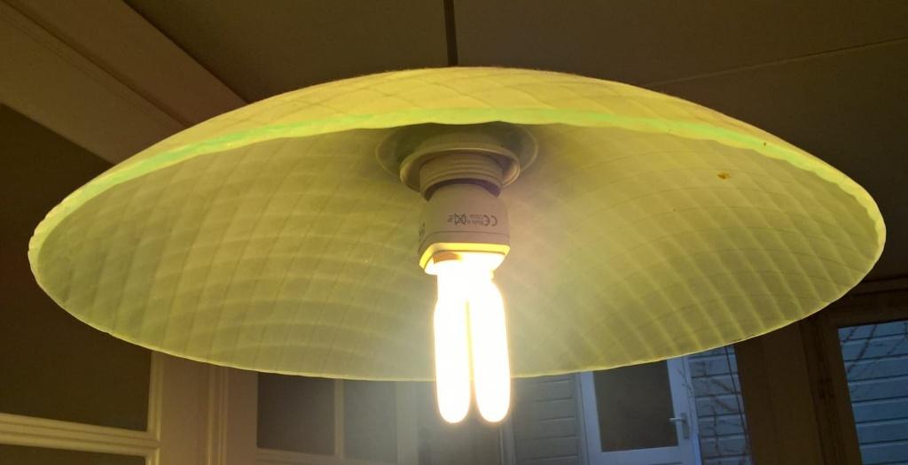 ronde glazen hanglamp van IKEA, Huis en Inrichting, Lampen | Hanglampen, Ophalen, Zo goed als nieuw, Glas, Design - Melkglas (wit)