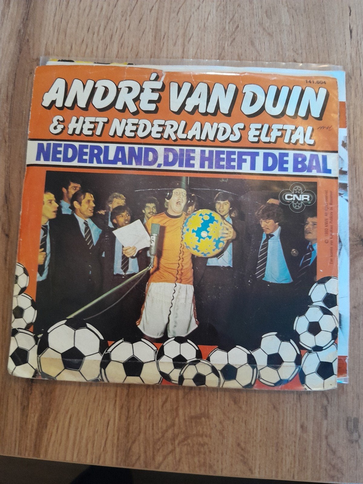Andre van duin 7 inch nederland die heeft de bal, Ophalen of Verzenden, Zo goed als nieuw, Nederlandstalig
