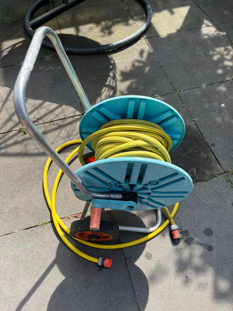 Gardena slanghaspel met ca. 11 meter slang, Tuin en Terras, Tuinslangen, Gebruikt, Tuinslanghaspel, Ophalen