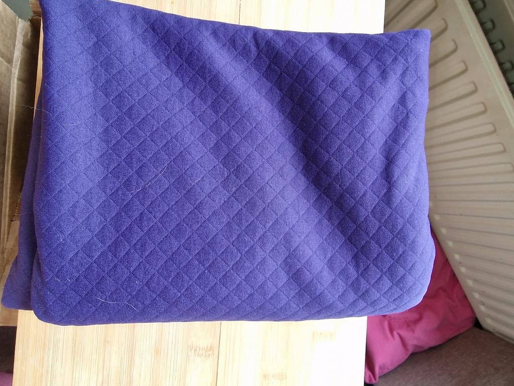 Gewatteerde sweaterstof / doorgestikte joggingstof paars, Hobby en Vrije tijd, Stoffen en Lappen, Ophalen of Verzenden, Nieuw