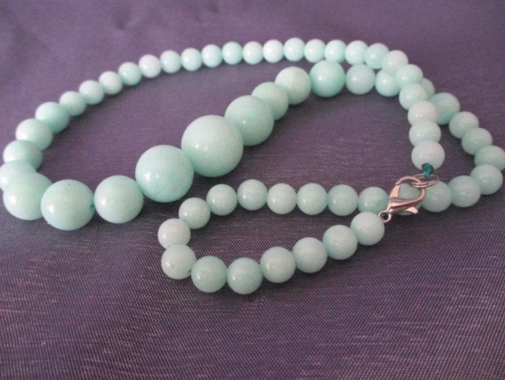 Halsketting van lichtgroene Jade, Sieraden, Tassen en Uiterlijk, Kettingen, Nieuw, Steen of Mineraal, Wit, Verzenden