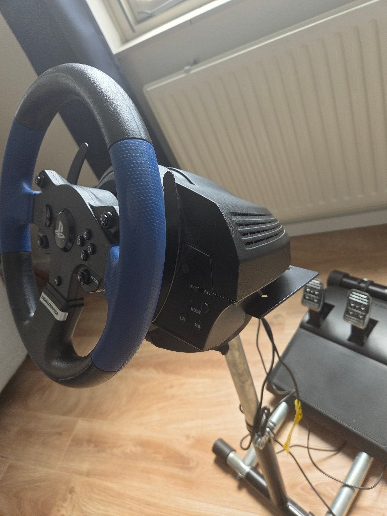 Thrustmaster t150 met pro pedalenset en wheelstand pro, Spelcomputers en Games, Spelcomputers | Sony PlayStation Consoles | Accessoires