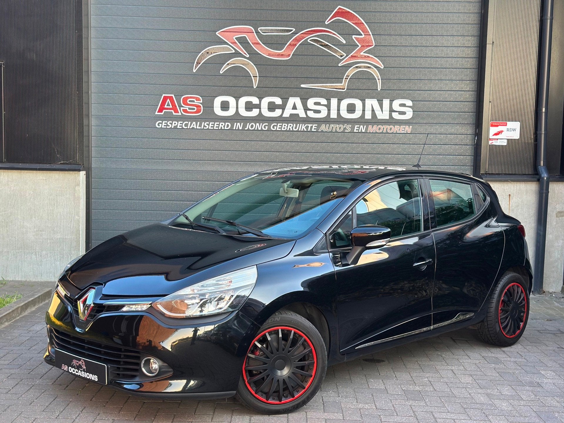 Renault Clio 0.9 TCe Expression Sport - Parksens - BT, Voorwielaandrijving, Start-stop-systeem, 540 kg, Zwart