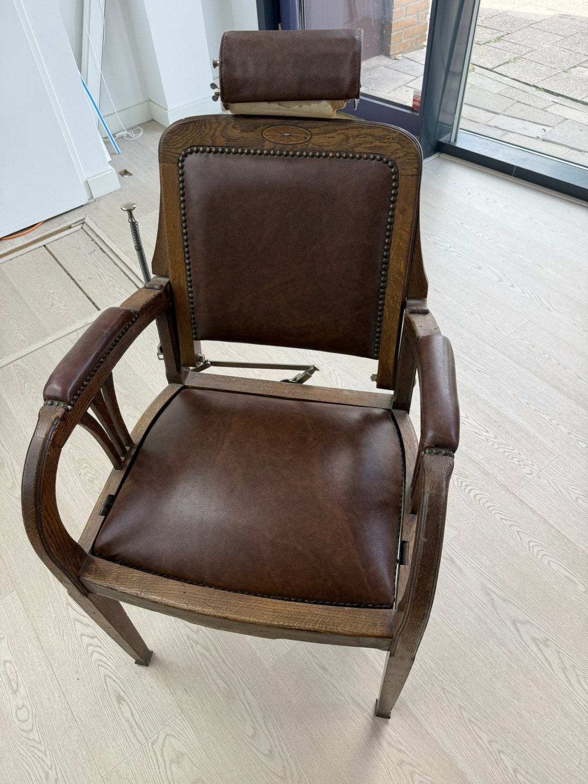 Antieke Berlins No.16 Amsterdam kappersstoel / barber chair, Ophalen