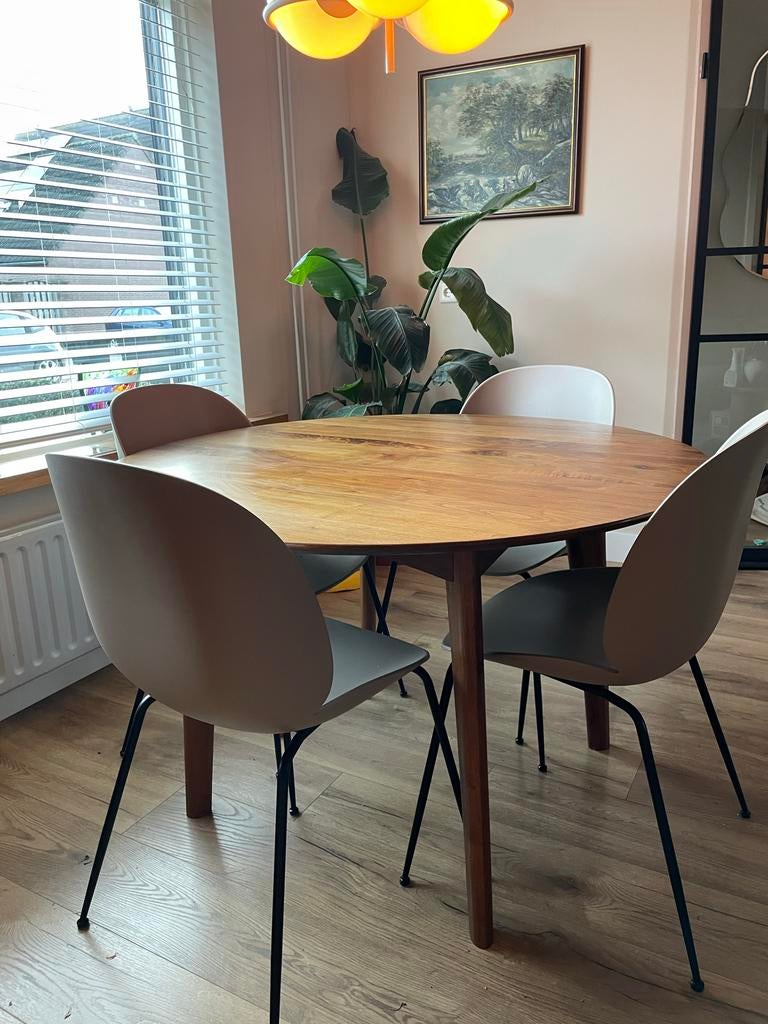 4 Gubi eetkamerstoelen – lichte gebruikssporen – set €495, Huis en Inrichting, Stoelen, Ophalen, Kunststof, Gebruikt, Vier