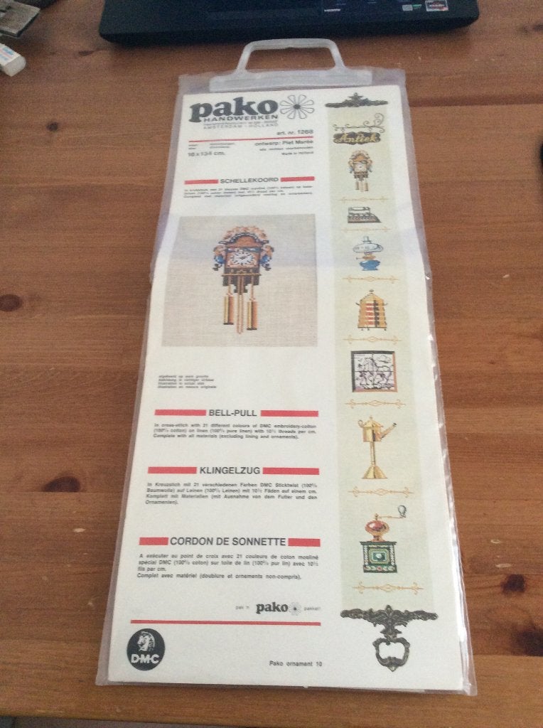 Vintage Pako handwerken borduurpakket schellekoord "Antiek", Hobby en Vrije tijd, Ophalen of Verzenden, Handborduren, Borduurpakket