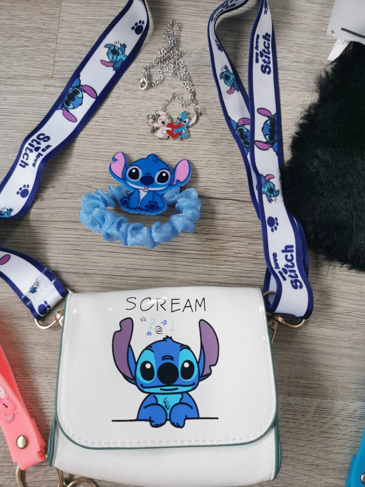 Stitch tasje met accessoires - Nieuw, Ophalen of Verzenden, Nieuw, Wit, Schoudertasje