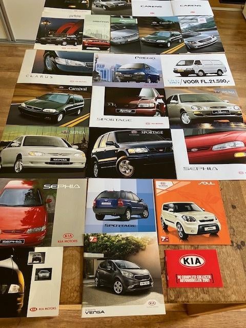 Autobrochures/Autofolders:     Kia       24 stuks         NL, Ophalen of Verzenden, Zo goed als nieuw