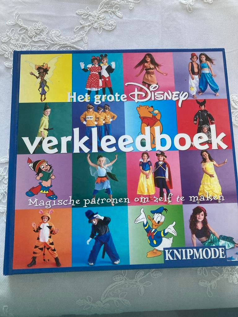 Het Grote Disney Verkleedboek - Magische patronen, Ophalen of Verzenden, Zo goed als nieuw
