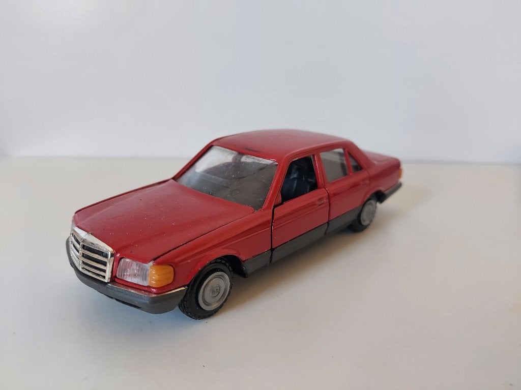 NZG 200 Mercedes-Benz W126 280-380-500 S-SE-SEL rood (1), Ophalen of Verzenden, Gebruikt, Auto, Overige merken