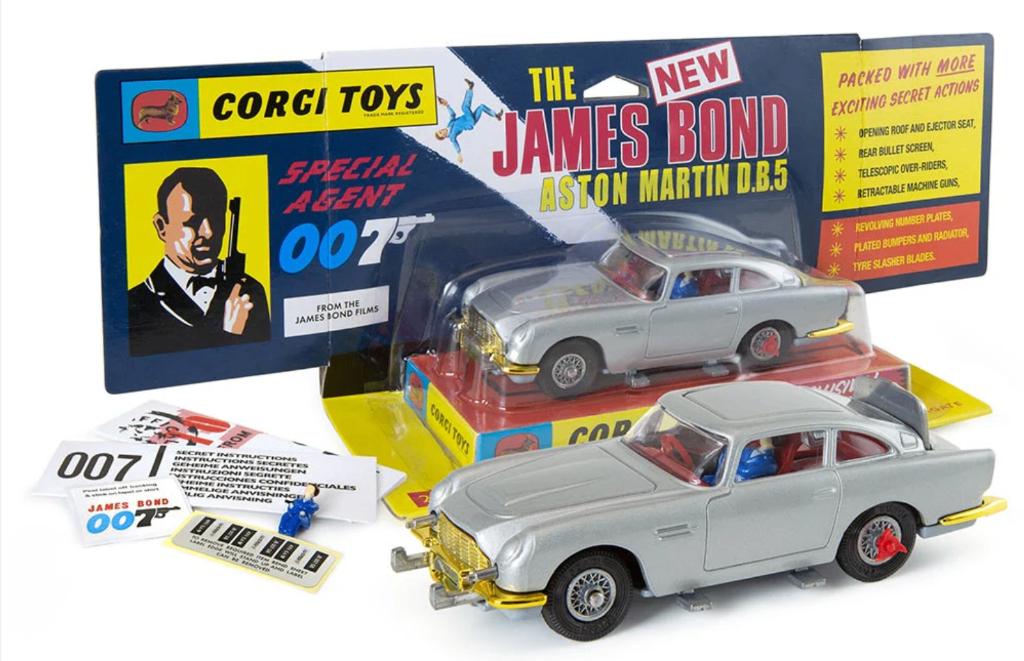 J Bond Aston Martin ZILVER gouden grill Corgi NEW 1/43 R 270, Verzenden, Nieuw, Auto, Corgi