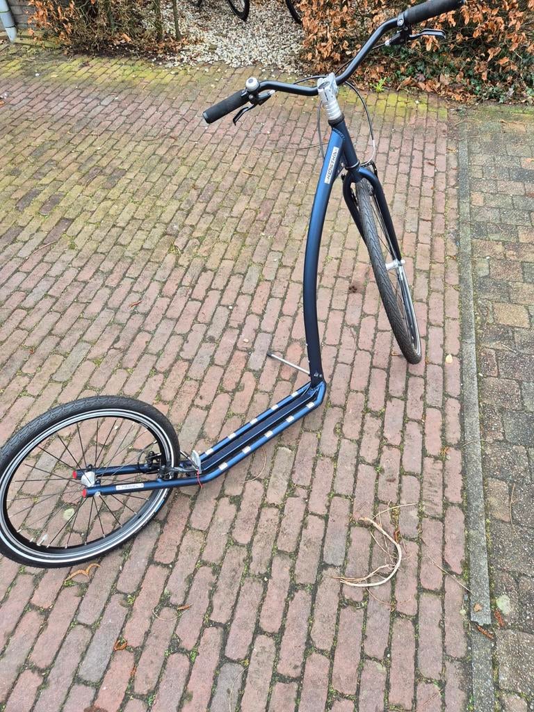Kostka travel max kickbike step blauw met standaard zgan, Ophalen, Zo goed als nieuw, Kickbike, Kostka