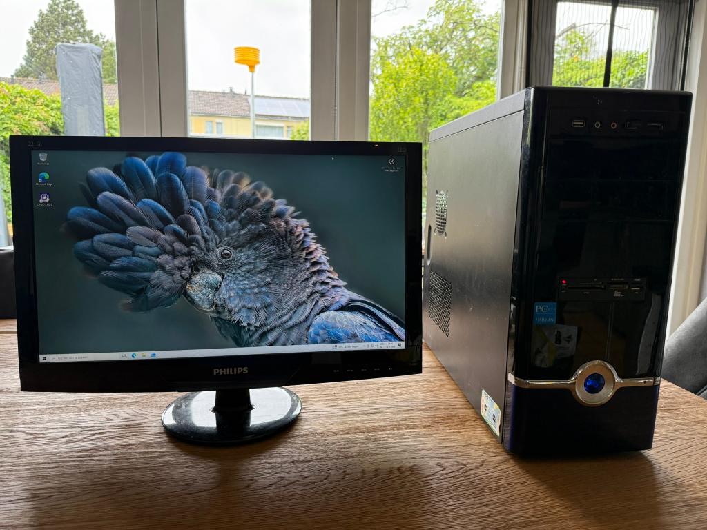 Oude Game pc + monitor, Gebruikt, HDD, 2 tot 3 Ghz, Custom Build