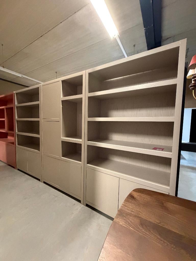 Foto 4 van vakkenkast taupe eiken fineer taupe hotel chique