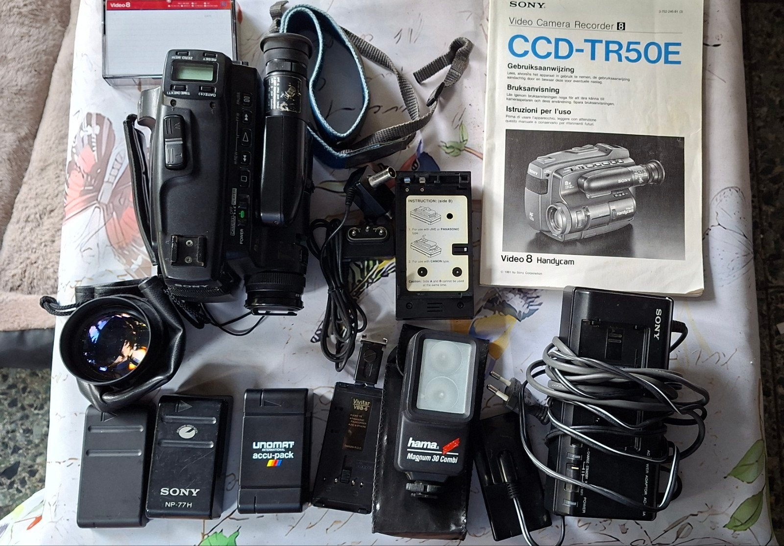 Sony video camera recorder CCD-TR50E., Ophalen, Sony, 20x of meer