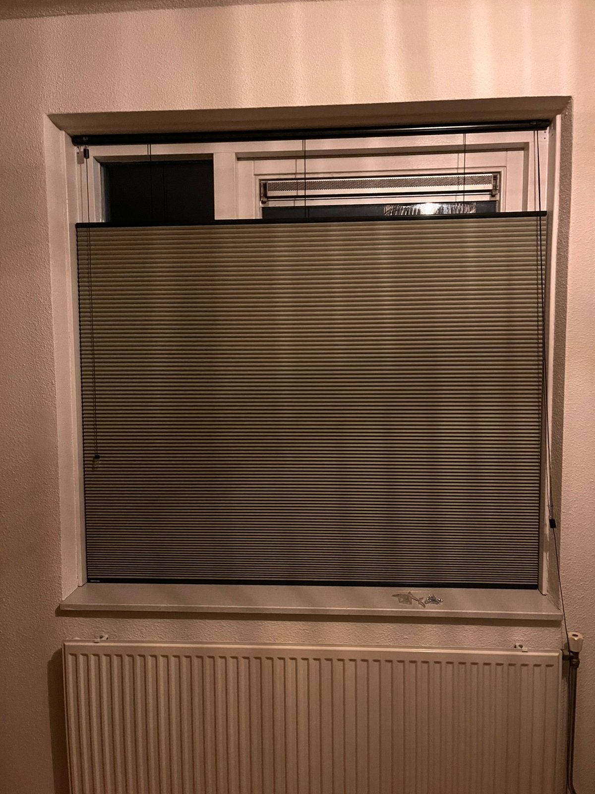 Plissé Veneta, Huis en Inrichting, Stoffering | Gordijnen en Lamellen, Ophalen of Verzenden, Zo goed als nieuw, Grijs, Verduisterend