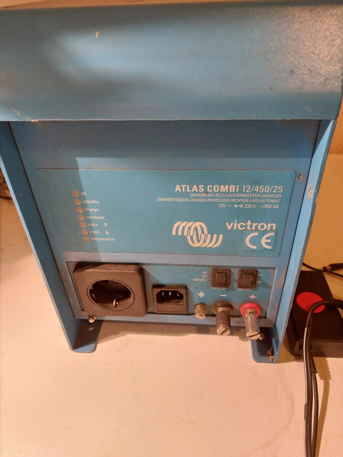 Lader/omvormer. Izgst, Ophalen of Verzenden