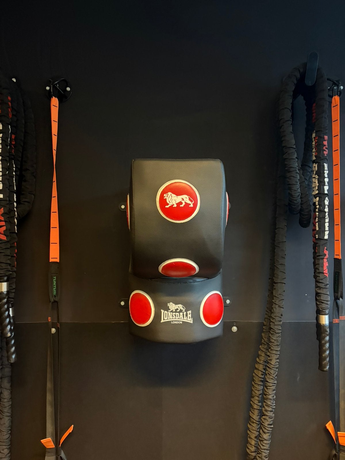 Lonsdale Wand Bokspad, Ophalen, Zo goed als nieuw