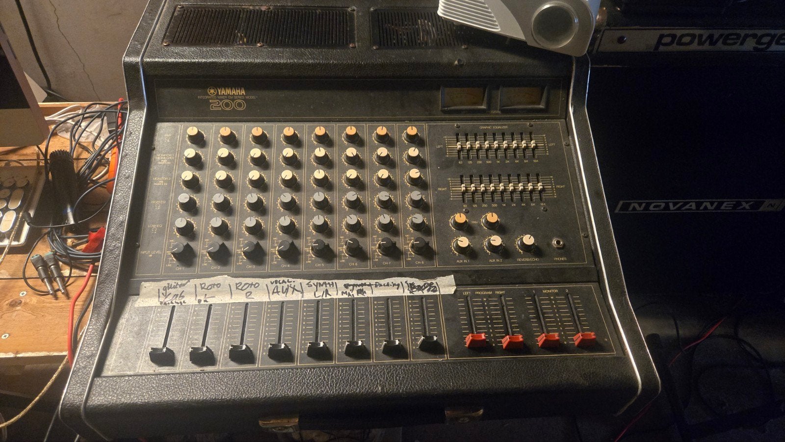 Yamaha EM-200 Power Mixer - Uitstekende Analoge Mixer, Ophalen