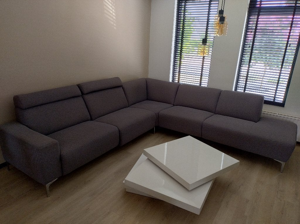 Te koop bank, stoel en salontafel, Ophalen, Zo goed als nieuw, Stof, Modern