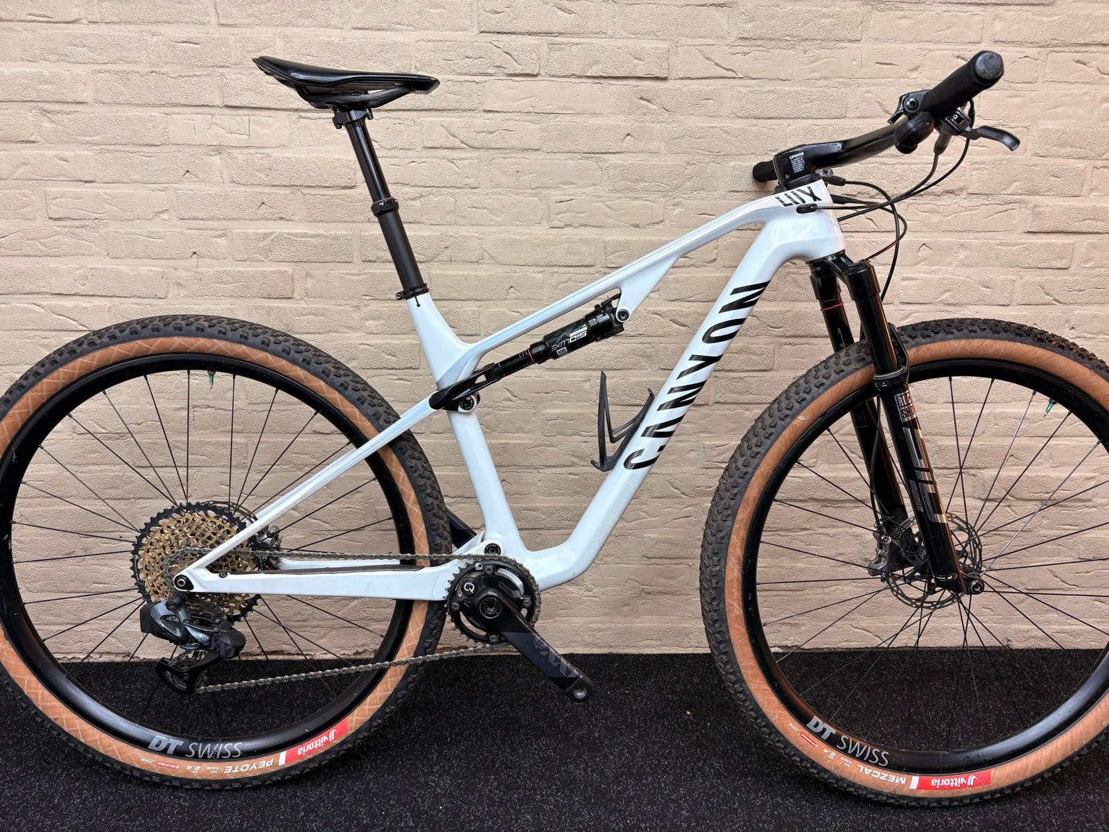 Canyon Lux SRAM AXS (M), Gebruikt, Schijfrem, 53 tot 57 cm, Ophalen