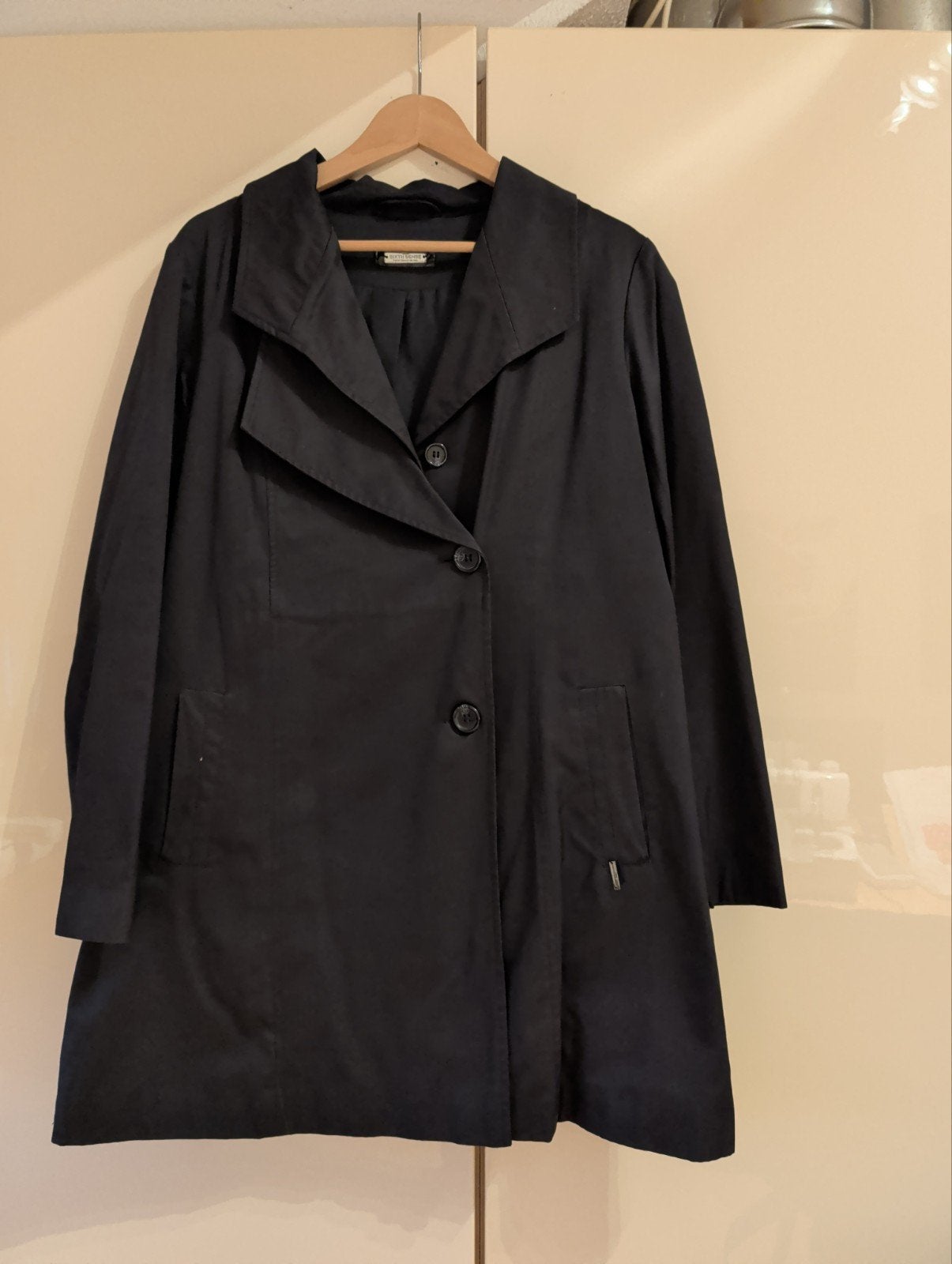 Leuke zwarte trenchcoat maat 44, Ophalen of Verzenden, Gedragen, Maat 42/44 (L), Zwart