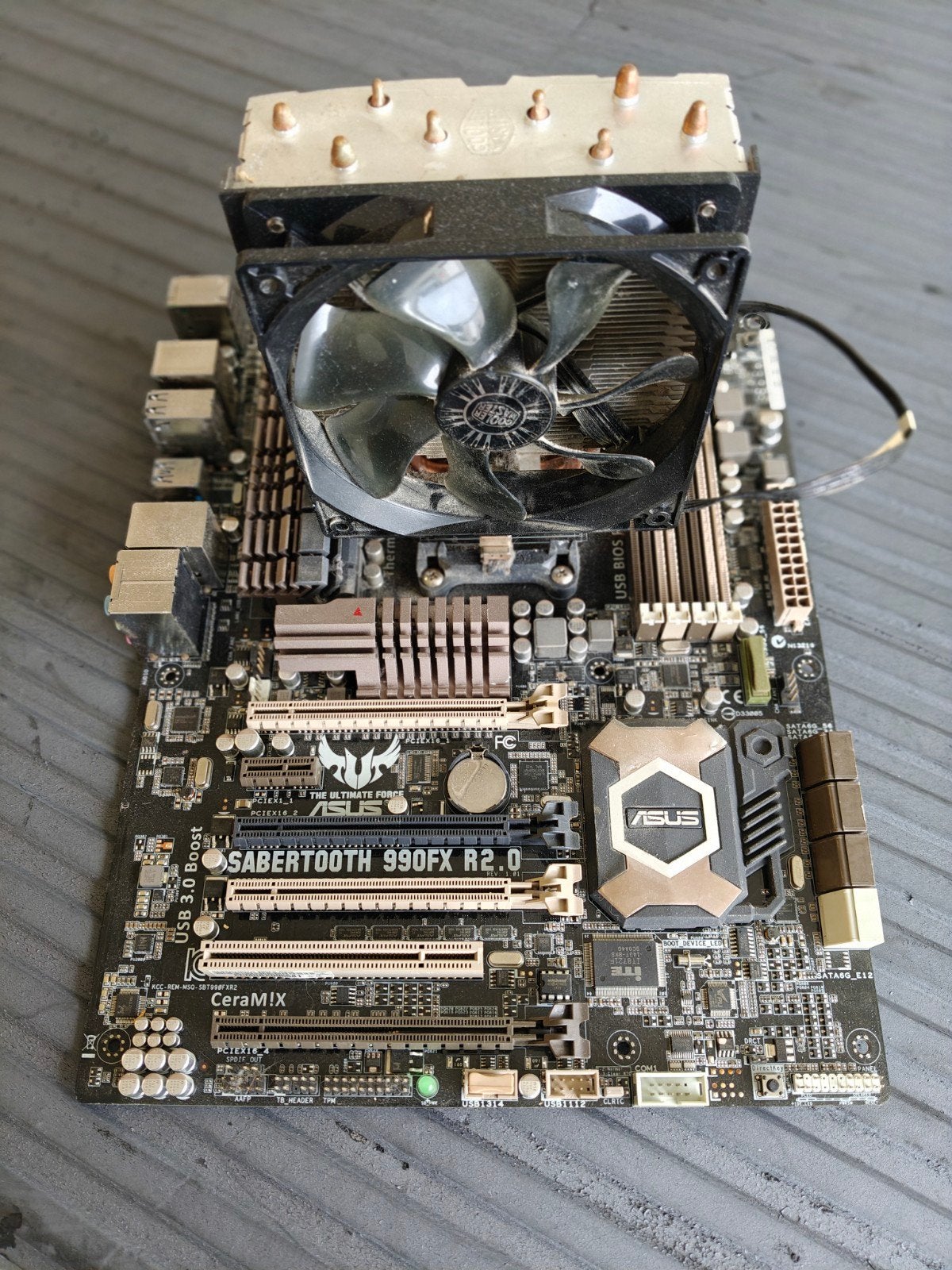 ASUS Sabertooth 990FX R2.0 + Cooler Master, DDR3, Ophalen of Verzenden, ATX, AMD