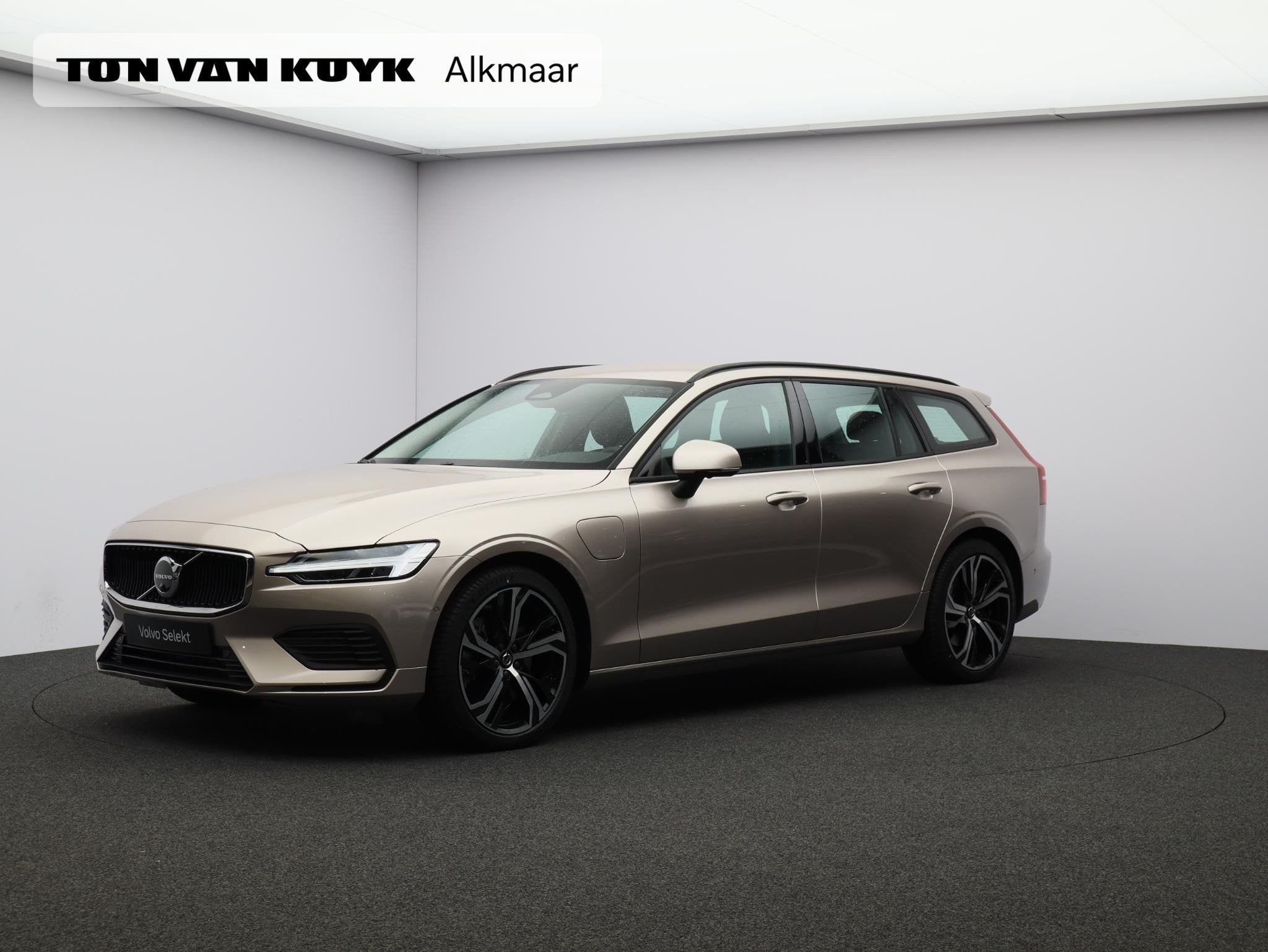 Volvo V60 T6 350PK Plug-in hybrid AWD Core Business Ed / Sto, Auto's, Stof, Gebruikt, 4 cilinders, 180 min