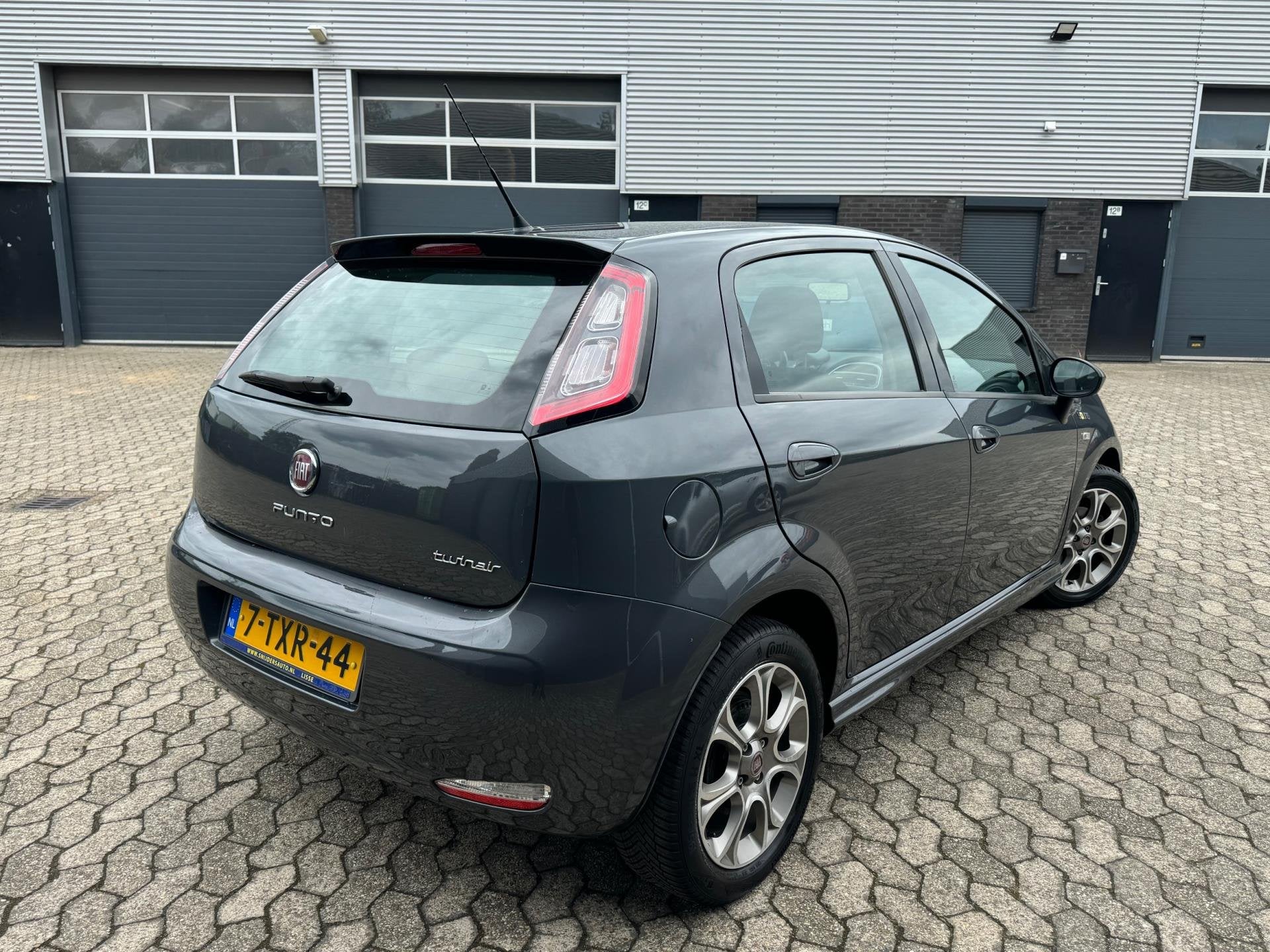 Fiat Punto Evo 0.9 TwinAir Young, AIRCO, NW APK, NAP, Auto's, Voorwielaandrijving, 101 pk, Gebruikt, Euro 6