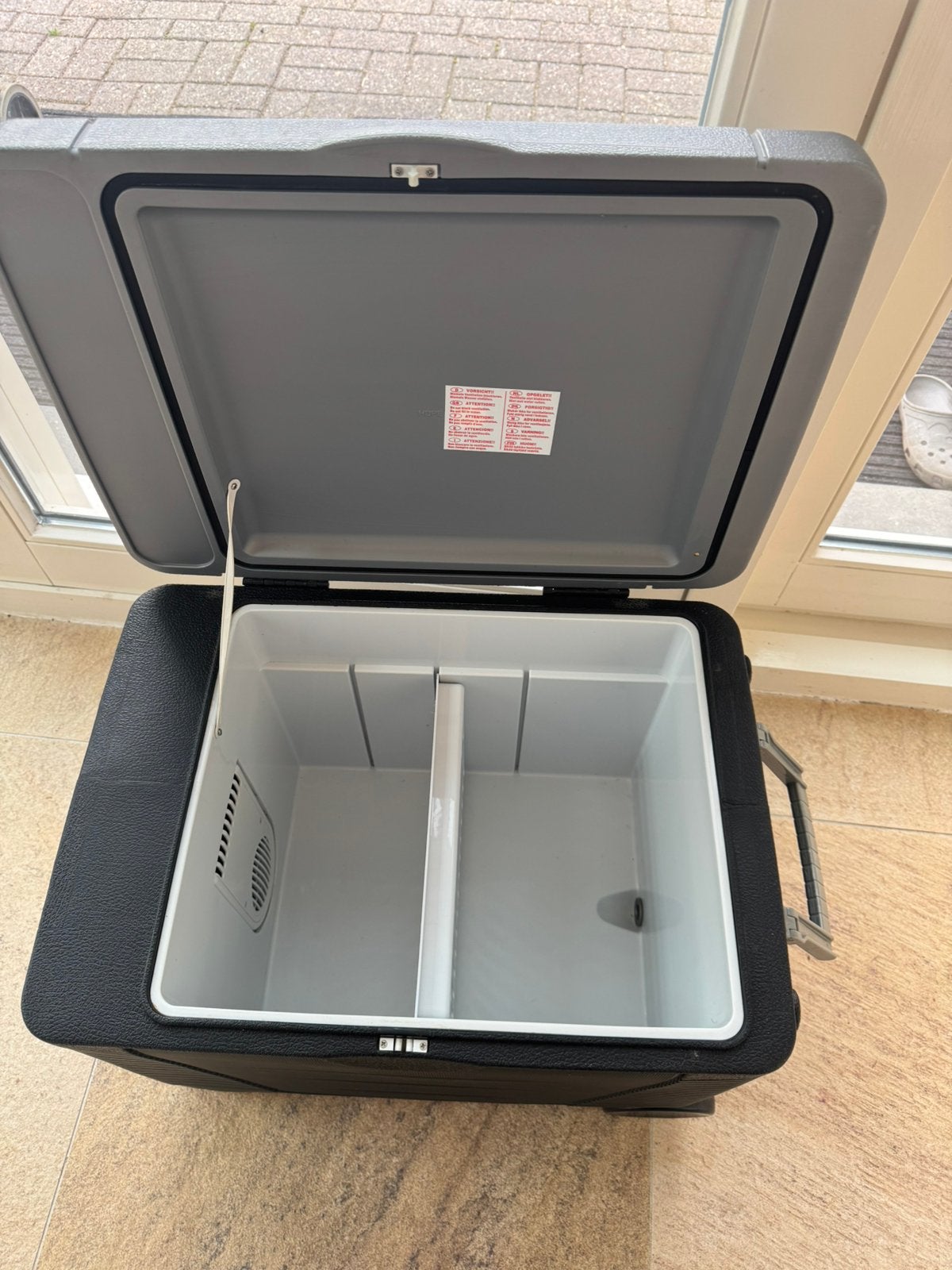 Draagbare mini koelkast verrijdbaar 12v en 230 v warm/koud, Ophalen, Gebruikt, Koelbox, Elektrisch