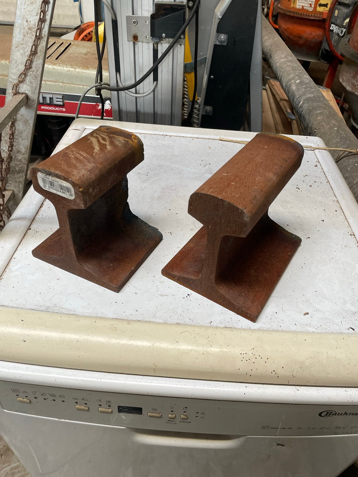 Aambeeld van spoorrails - 2 stuks, Ophalen, Gebruikt