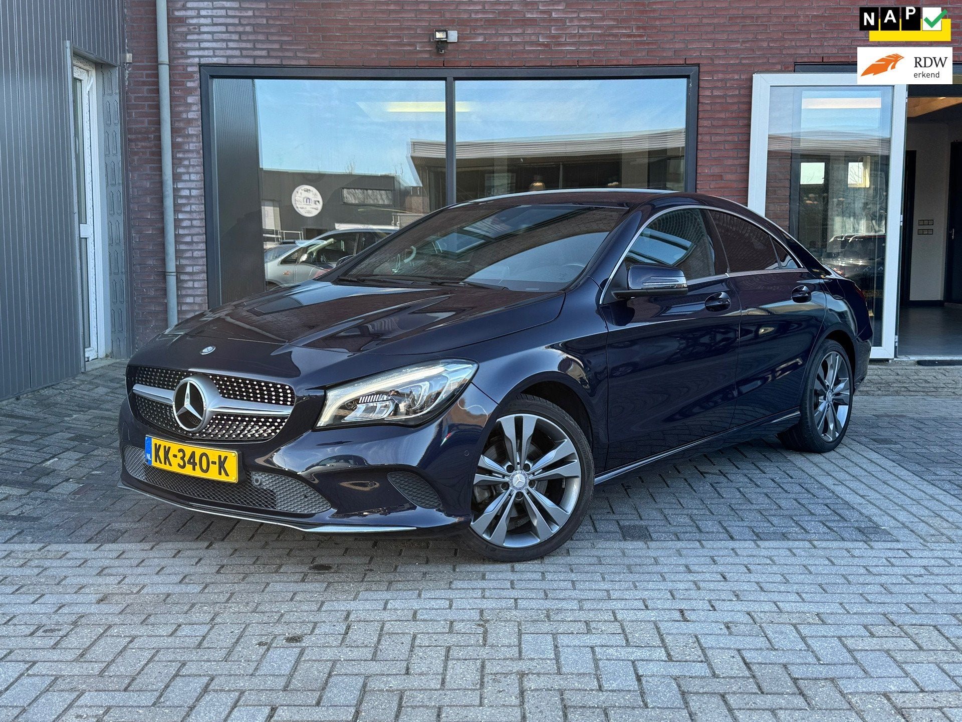 Mercedes-Benz CLA-klasse 180 d AMG Line | 1/2 Leer | Navi |, Auto's, 730 kg, 4 cilinders, Blauw, Leder en Stof