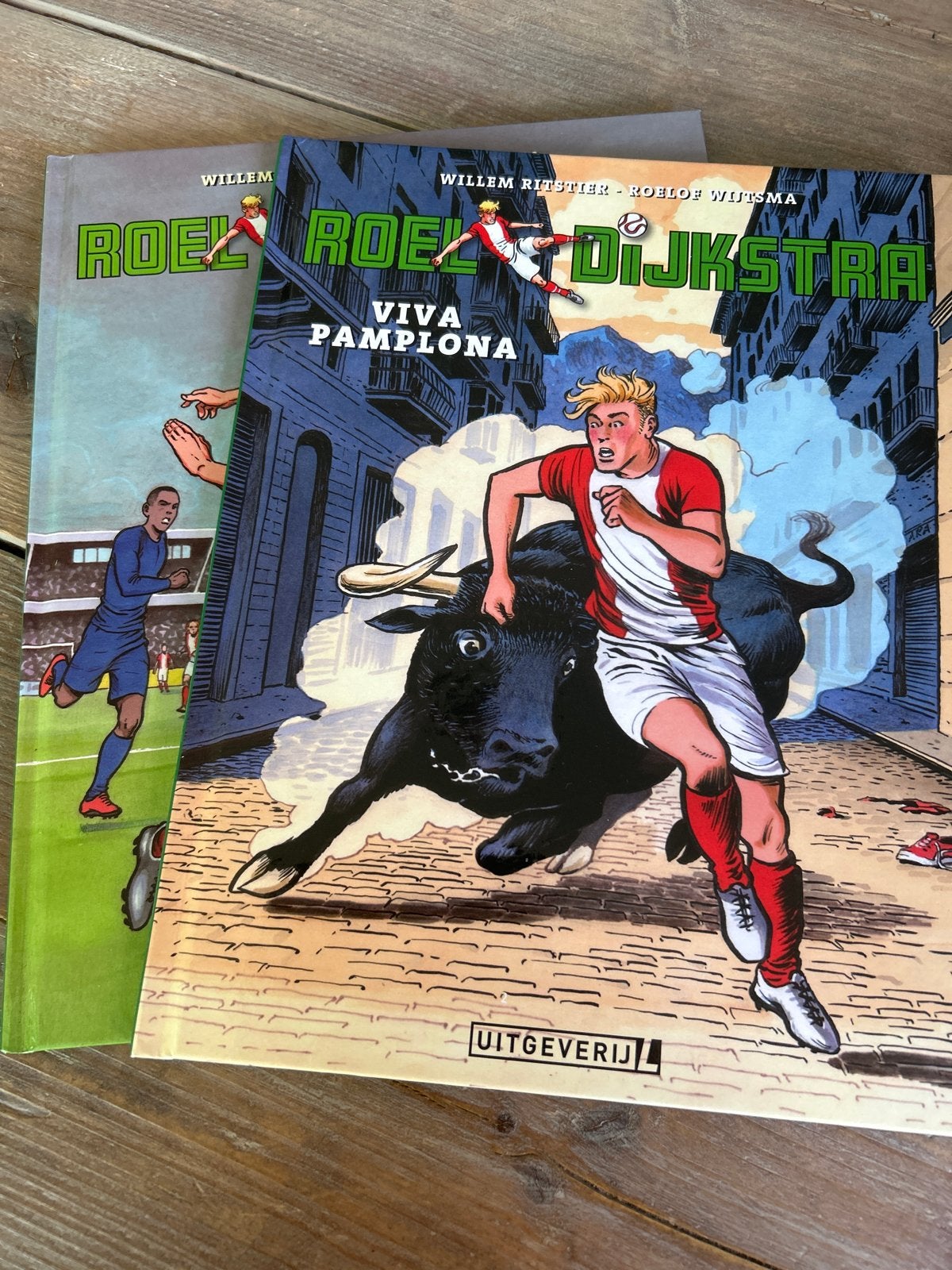 2 Roel Dijkstra hardcovers:Viva Pamplona & Thuisfront SAMEN, Meerdere stripboeken, Ophalen of Verzenden, Zo goed als nieuw