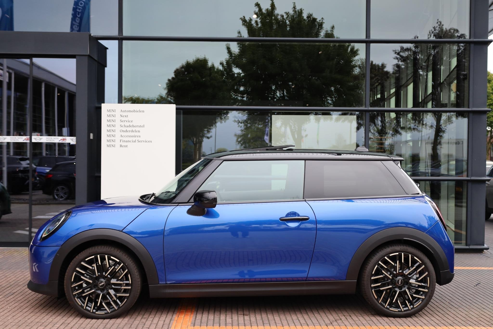 MINI 3-Deurs Cooper C | Favoured Uitvoering + Pakket M, Euro 6, 156 pk, Bedrijf, Nieuw