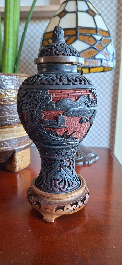 Chinese urn of snijlakwerk ( cinaber ) vaasje, Antiek en Kunst, Ophalen of Verzenden