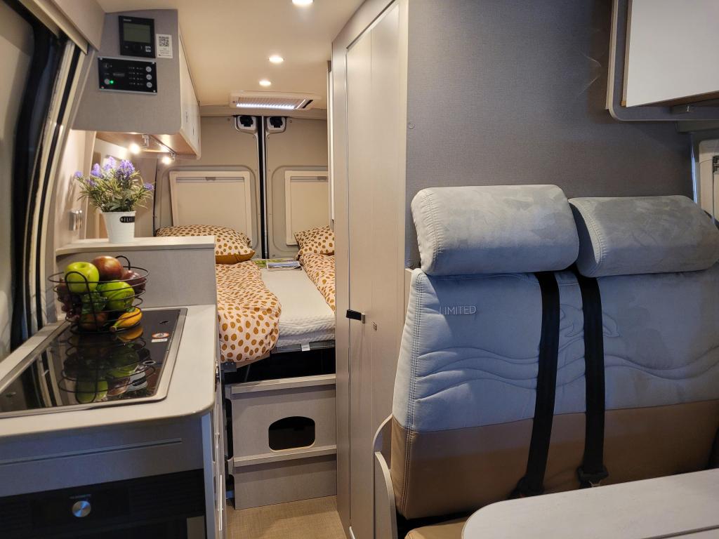 Bürstner Delfin C 621 - met gescheiden bed, Caravans en Kamperen, Ringverwarming, Tot en met 2, Bedrijf, Luifel