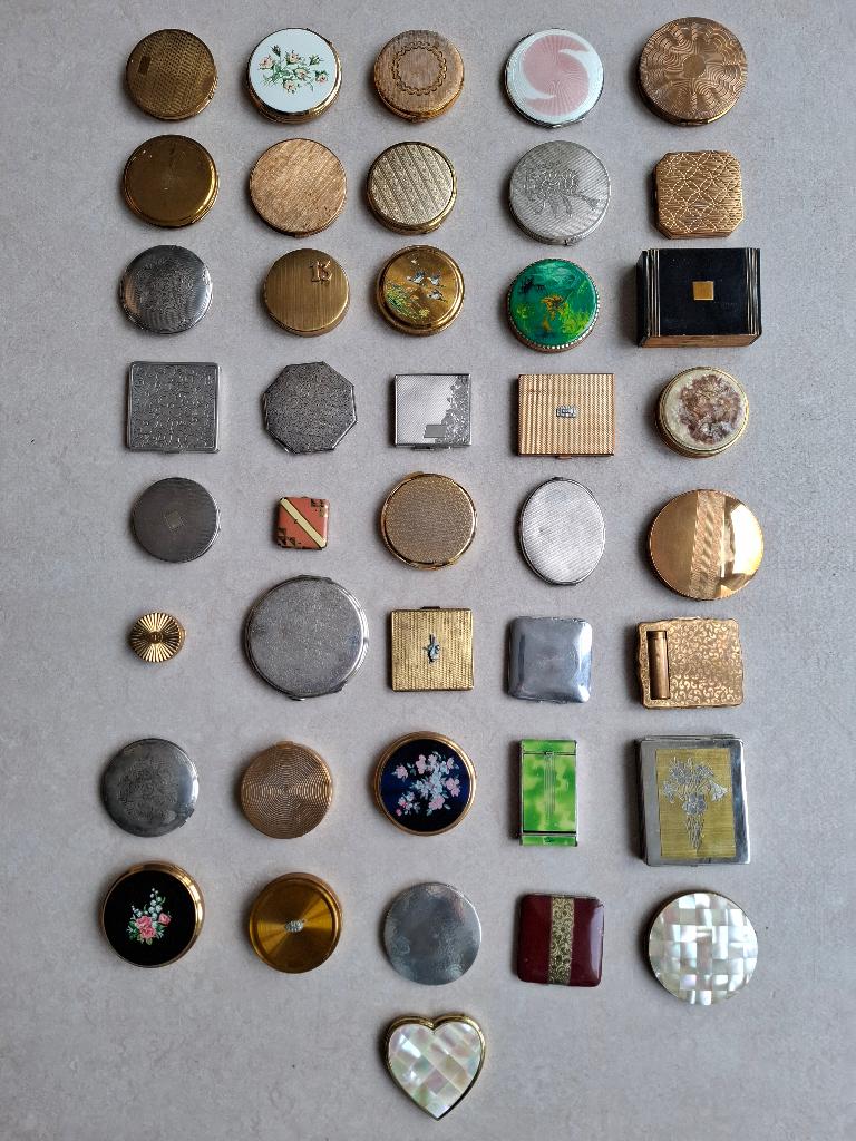 41 Poederdozen, Ophalen