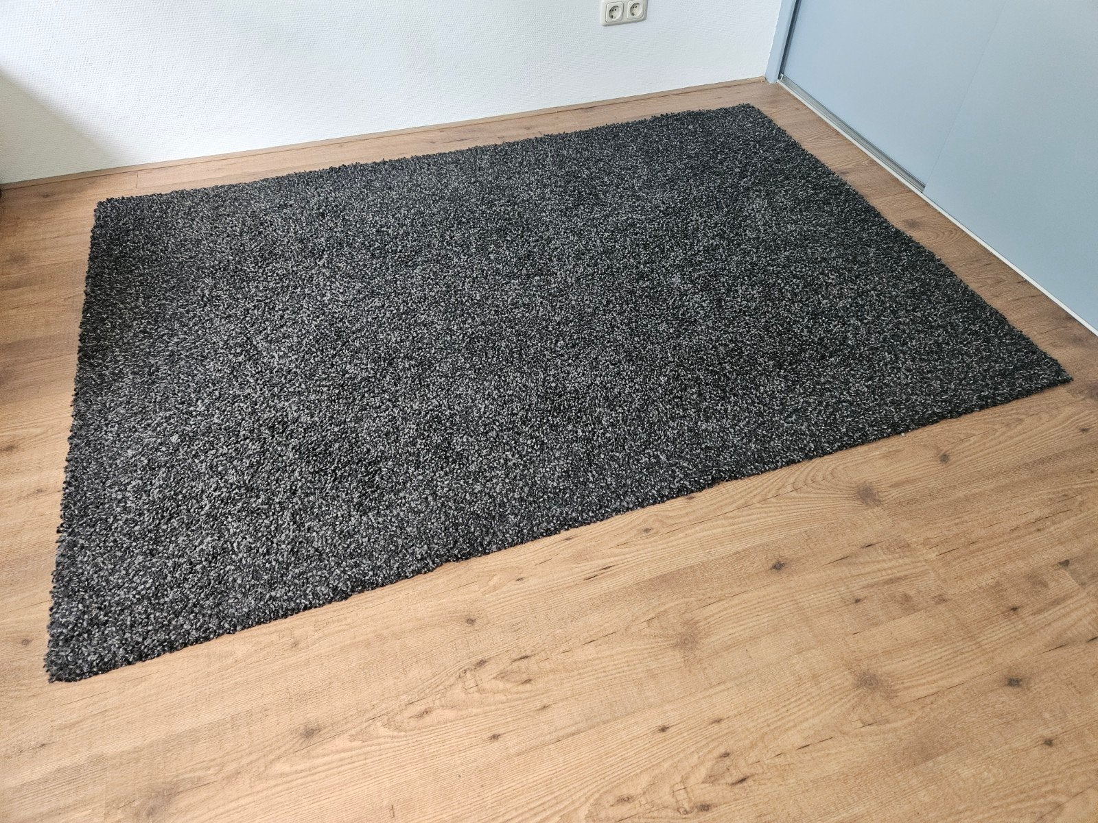 IKEA ALHEDE Vloerkleed - Hoogpolig, Donkergrijs, Huis en Inrichting, Ophalen, 100 tot 150 cm, Modern, Hoogpolig, Zo goed als nieuw